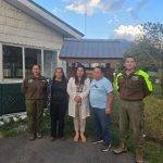 Carabineros de Hornopirén ayudan a concretar emotivo reencuentro entre padre e hija tras más de 40 años