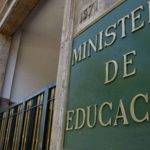 Recortes del gobierno golpean a Educación: ajuste supera los $320 mil millones y equivale a la mitad del presupuesto de la Junaeb