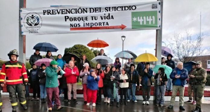 Bajo la lluvia, Fresia levantó un mensaje de vida y prevención