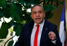 Fidel Espinoza aclara que no ha renunciado a bancada socialista