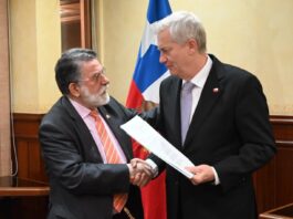 Gobernador Cuvertino planteó prioridades de Los Ríos al Presidente Kast y pidió revisar peajes en accesos a Valdivia