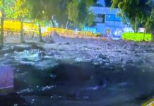EMERGENCIA EN LAS CONDES | Colapso de ducto reactiva Quebrada Honda: torrente arrastra rocas y deja personas atrapadas