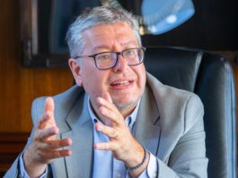ALCALDE DE TEMUCO: Las AFPs están jugando con el dinero de todos nosotros