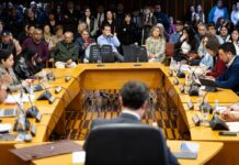Concejo de Puerto Montt rechaza destitución del administrador municipal en medio de alta tensión y división política