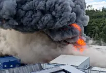 FUEGO y fuertes estruendos en industria ubicada entre Puerto Montt y Calbuco, esta tarde
