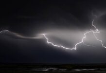 Alerta Nacional: Emiten aviso por probables tormentas eléctricas y precipitaciones intensas en 10 regiones del país