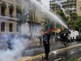 De la marcha pacífica a la violencia extrema: Encapuchados se “tomaron” la marcha 18/O